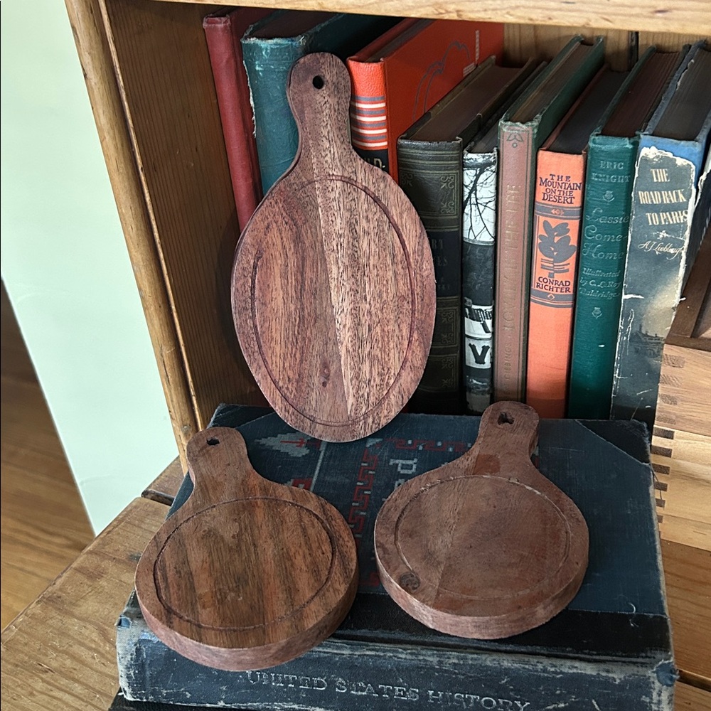 Primitive Rustic Brown Wooden Cutting Board Set - Picture 3 of 9